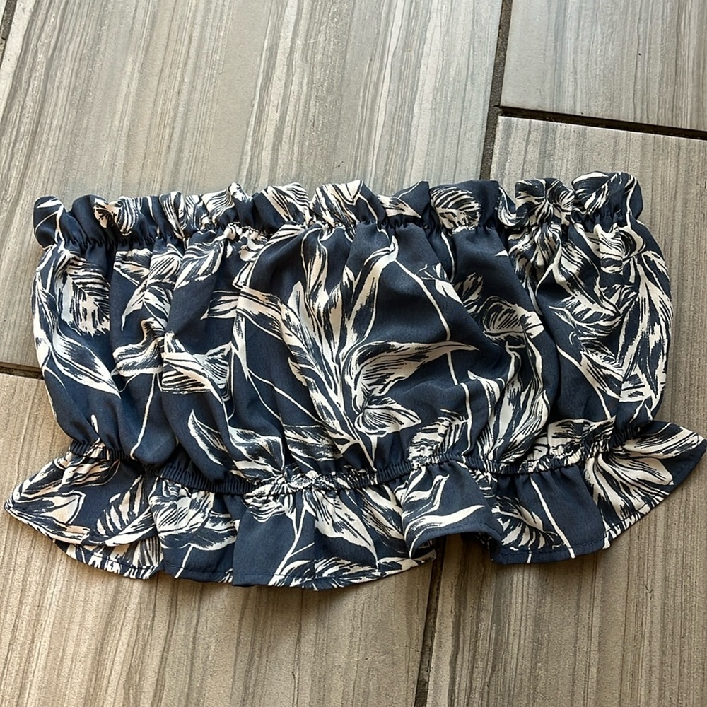 NWT Amable Crop Top